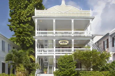 Photo 2 - Island City House Hotel