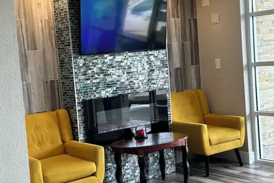 Photo 3 - Belmont Inn & Suites