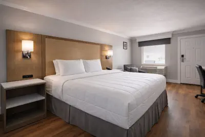 Photo 4 - Destin Inn and Suites