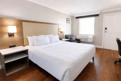 Photo 3 - Destin Inn and Suites