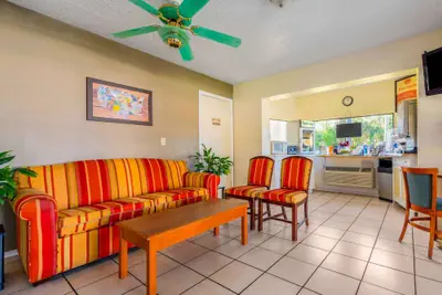 Photo 5 - Econo Lodge Crystal River