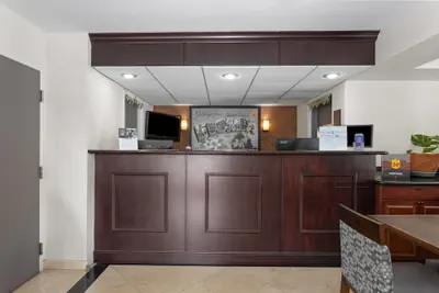 Photo 3 - Super 8 by Wyndham Dania/Fort Lauderdale Arpt