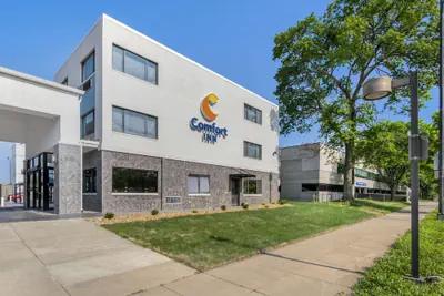 Photo 2 - Comfort Inn Kansas City Midtown