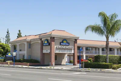 Photo 2 - Days Inn by Wyndham Downey