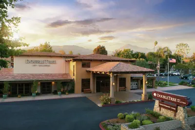 Photo 2 - DoubleTree by Hilton Claremont