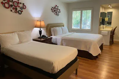 Photo 4 - Carmel Resort Inn