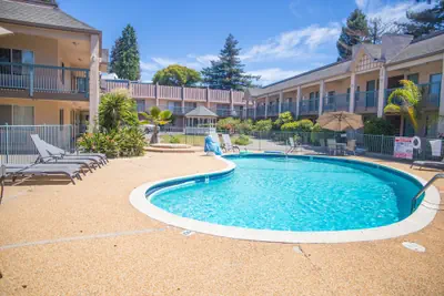 Photo 2 - Days Inn by Wyndham Redwood City