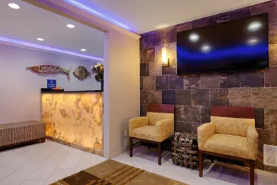 Photo 4 - Best Western The Inn & Suites Pacific Grove