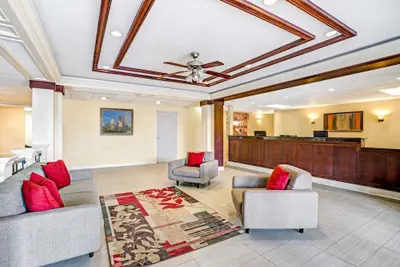 Photo 3 - Quality Suites Atlanta Airport East