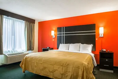 Photo 2 - Quality Suites Atlanta Airport East