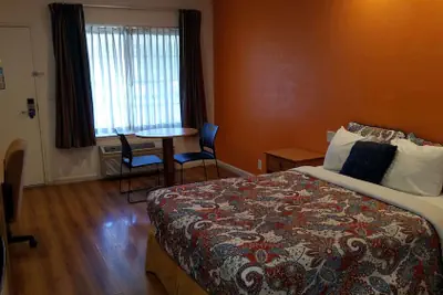 Photo 3 - Rodeway Inn Alameda-Oakland
