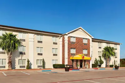 Photo 2 - Super 8 by Wyndham Waco University Area