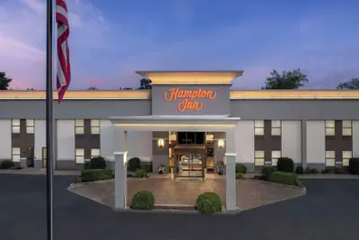 Photo 2 - Hampton Inn Russellville