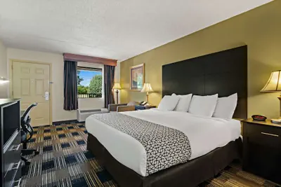Photo 4 - Best Western Windsor Suites