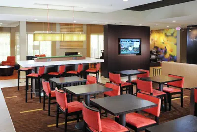 Photo 3 - Courtyard by Marriott Houston Hobby Airport