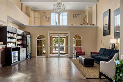 Photo 2 - Quality Suites Irving-Las Colinas