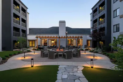 Photo 2 - Courtyard by Marriott Downtown Boise