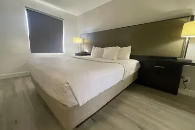 Photo 5 - Baymont Inn & Suites by Wyndham Tempe University/Phoenix