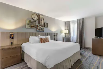 Photo 2 - Windmill Suites Surprise - Phoenix, an Ascend Collection Hotel