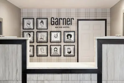 Photo 2 - Garner Hotel Albuquerque Airport by IHG