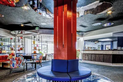 Photo 4 - Satellite Hotel