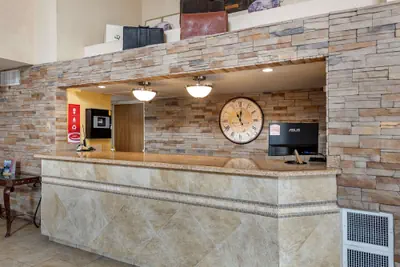 Photo 3 - Econo Lodge North Academy