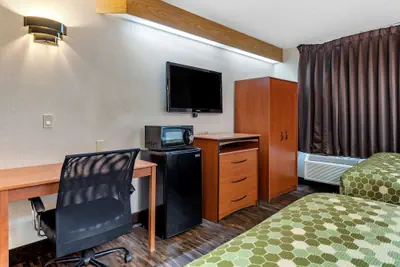 Photo 4 - Econo Lodge North Academy
