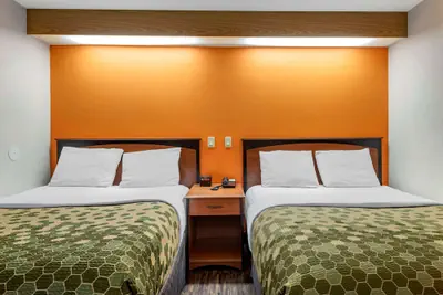 Photo 5 - Econo Lodge North Academy