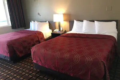 Photo 4 - Econo Lodge Colorado Springs Downtown