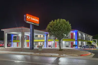 Photo 2 - Econo Lodge West - Coors Blvd