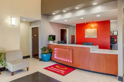 Photo 3 - Econo Lodge West - Coors Blvd