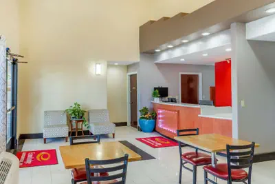 Photo 4 - Econo Lodge West - Coors Blvd