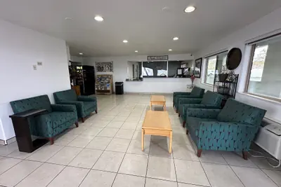 Photo 4 - Desert Sands Inn & Suites