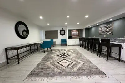 Photo 3 - Desert Sands Inn & Suites