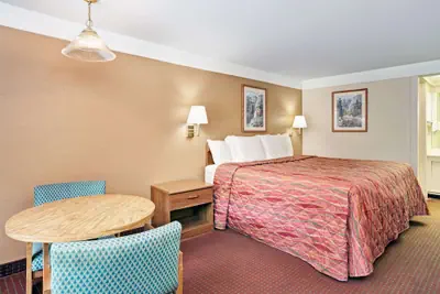 Photo 4 - Knights Inn Charleston