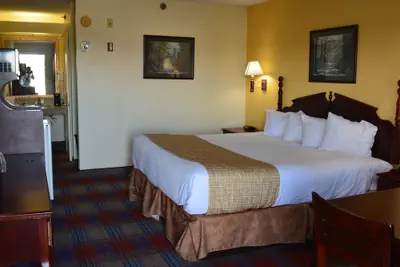 Photo 4 - Travelodge by Wyndham Montgomery East