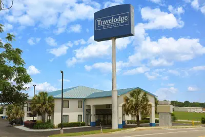Photo 2 - Travelodge by Wyndham Montgomery East