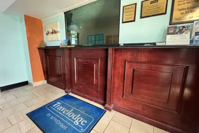 Photo 3 - Travelodge by Wyndham Montgomery East