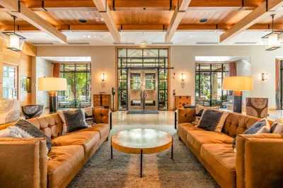 Photo 2 - Bellevue Club Hotel