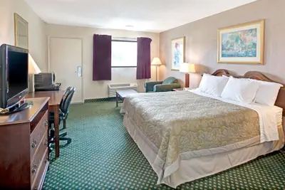 Photo 4 - Super 8 by Wyndham Shelby