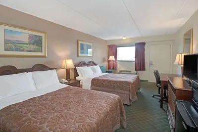 Photo 5 - Super 8 by Wyndham Shelby