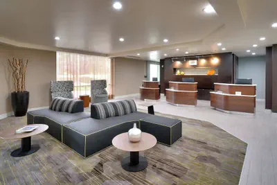 Photo 4 - Courtyard by Marriott Charlotte Airport LoSo