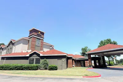 Photo 2 - La Quinta Inn & Suites by Wyndham Birmingham Homewood
