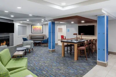 Photo 3 - Holiday Inn Express Colorado Springs Airport by IHG