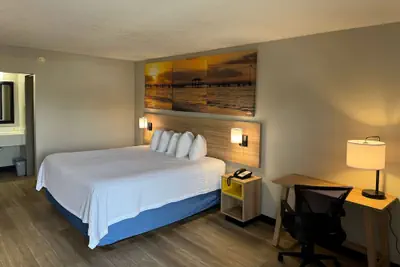 Photo 4 - Days Inn by Wyndham Crystal River