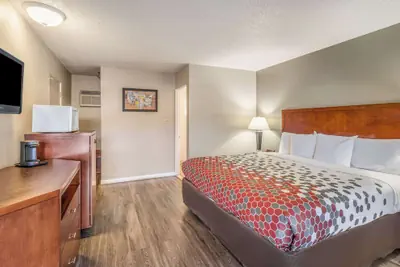 Photo 5 - Econo Lodge Inn & Suites Yreka