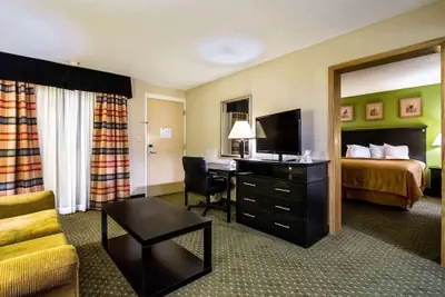 Photo 5 - Quality Inn & Suites Moline - Quad Cities