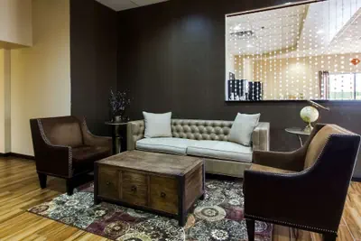 Photo 2 - Quality Inn & Suites Moline - Quad Cities