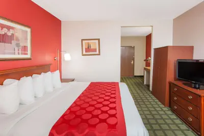 Photo 5 - Baymont by Wyndham Decatur IL North