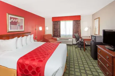 Photo 4 - Baymont by Wyndham Decatur IL North